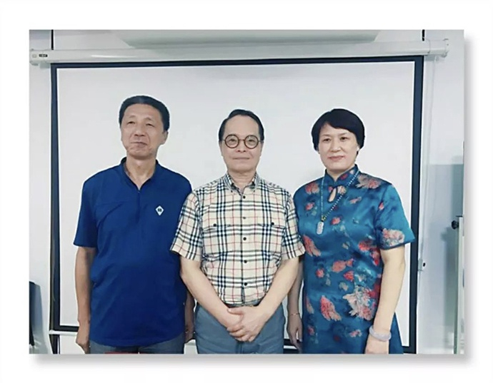 国际超心理学学会的吕应钟会长及华东分会印大民会长和郭萍合影留念 来源：公众号“春霖教育”