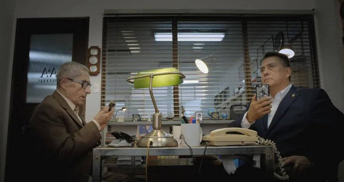 罗莫洛给赛大爷传授侦探技巧