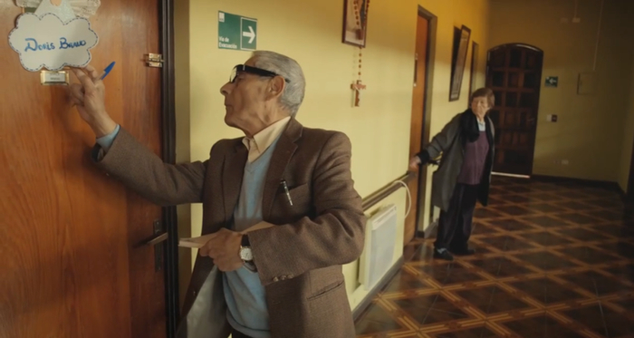 赛大爷在走廊记录门牌号码