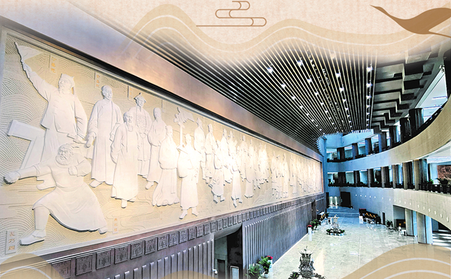 郑州博物馆新馆南门的大型浮雕墙。本栏图片均为本报记者 邓放 摄