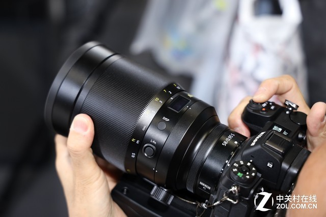 Z58 mm F0.95S Noct