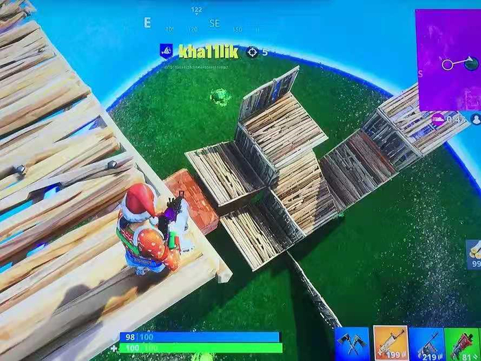 游戏《堡垒之夜》具有颇为复杂的操作和玩法