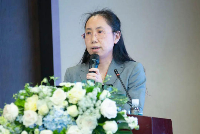 ▲上海市第六人民医院研究者胡海燕教授作研究方案待修订内容讨论