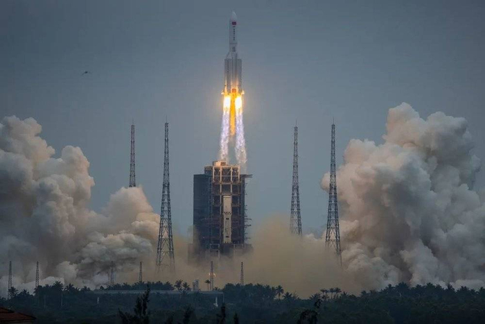 长征五号B火箭点火升空，将天和号核心舱送入轨道 | Tea-tia摄