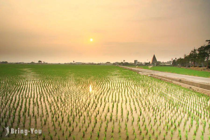 嘉南平原上，一块夕阳下的农田  图源：Bring-you