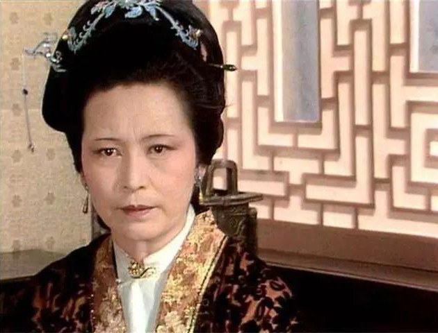 王夫人。来源/87版《红楼梦》截图