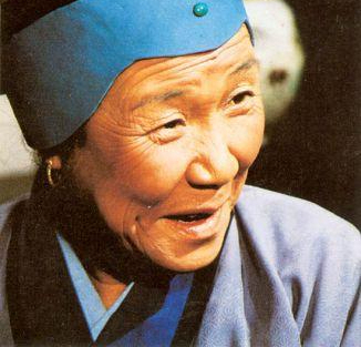 刘姥姥。来源/87版《红楼梦》剧照