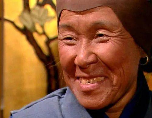 刘姥姥。来源/87版《红楼梦》截图