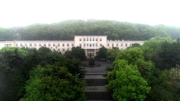 华中农业大学主楼（戴壮 摄）