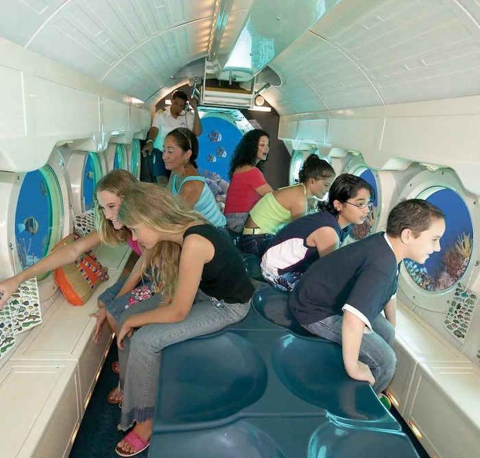 △亚特兰蒂斯潜水艇内部。/flickr