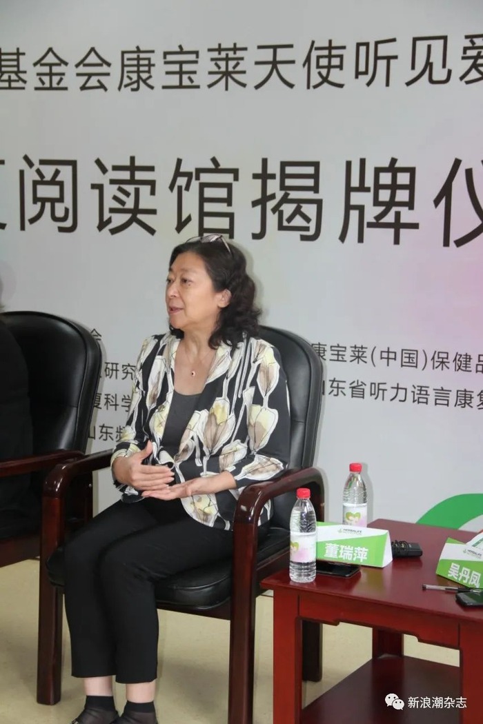 董瑞萍接受采访，新浪潮记者摄