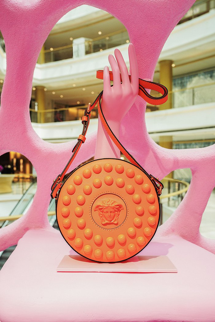 图片来源：Versace