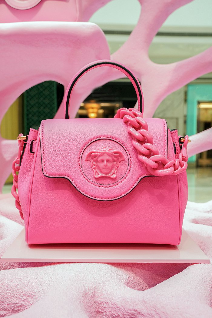 图片来源：Versace