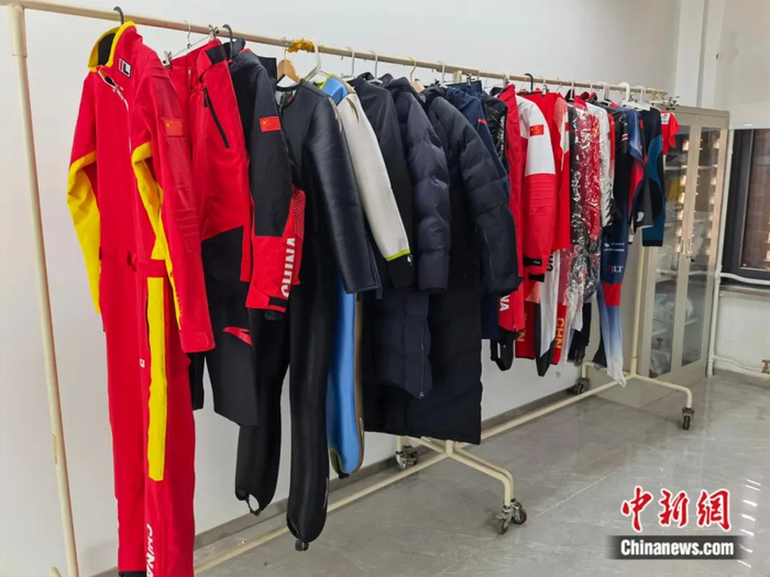 冬奥赛服设计。邢翀 摄