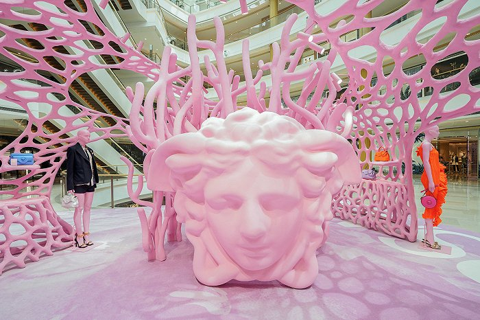 图片来源：Versace
