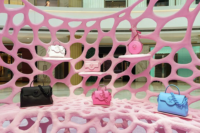 图片来源：Versace