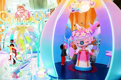 &nbsp;&nbsp;&nbsp;&nbsp;潮流玩具受到年轻人追捧。王冈摄/光明图片