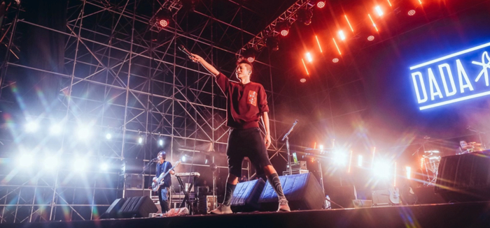达达乐队草莓音乐节演出现场