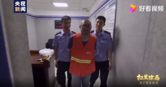 图：王焘被抓捕画面