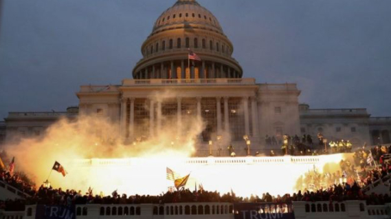 美国民众今年1月冲击国会场景。（资料图）