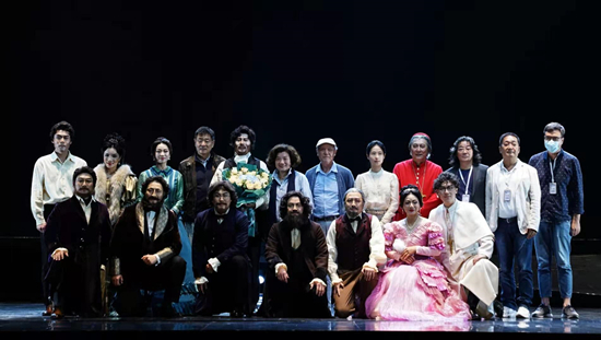 图说：主创团队合影