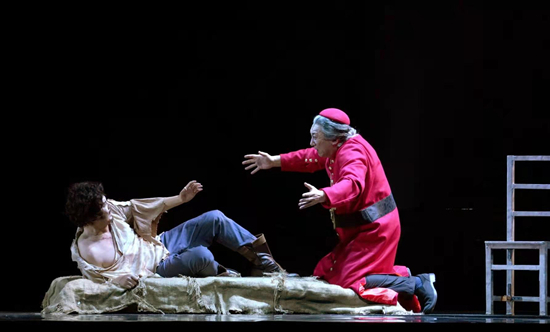 图说：话剧《牛虻》演出照