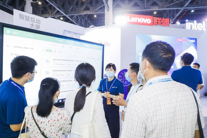 智慧教育互动屏正在成为校园标配