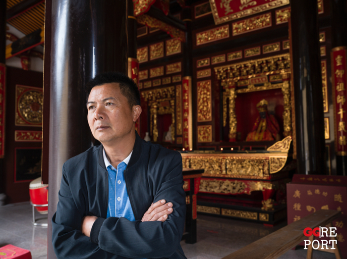 林开望担任阳春村的村支书时，章公重现，追回章公便成了他这一代人的责任。