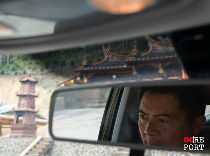 阳春村的普照堂前，村民们世代供奉着章公祖师像。