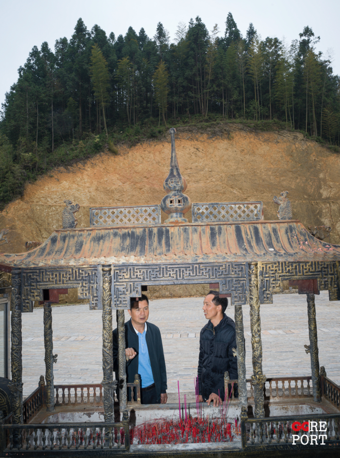 林开望（左）与林明照（右）