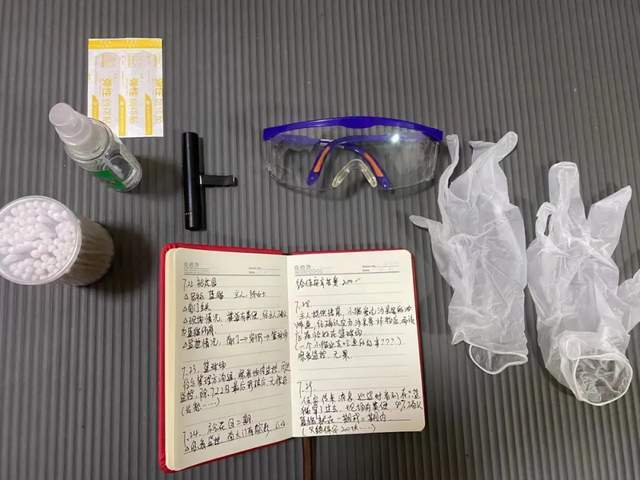 护目镜、手套、夹子、创口贴是我每次寻找宠物的装备