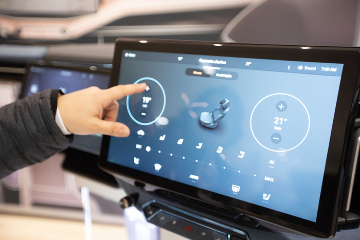 佛吉亚可扩展及升级的车载信息娱乐系统