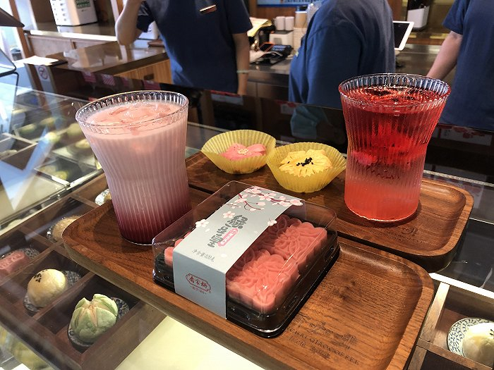 茶饮混搭中式茶点。摄影：方卓然