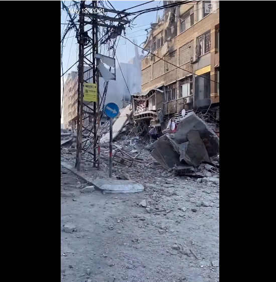 大楼坍塌后附近的街区