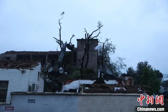  部分村湾房屋受损。张畅 摄