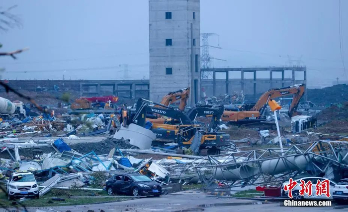  图为工地上一片狼藉。张畅 摄