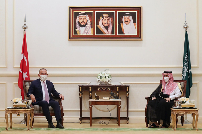 △5月11日，土耳其外长恰武什奥卢与沙特外交大臣费萨尔会晤（图片来源：土耳其阿纳多卢通讯社）