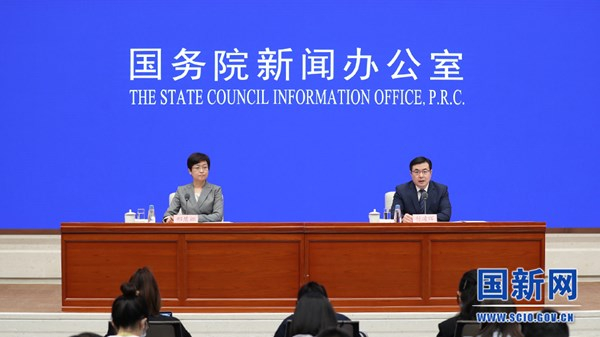 新闻发布会主席台国新网图