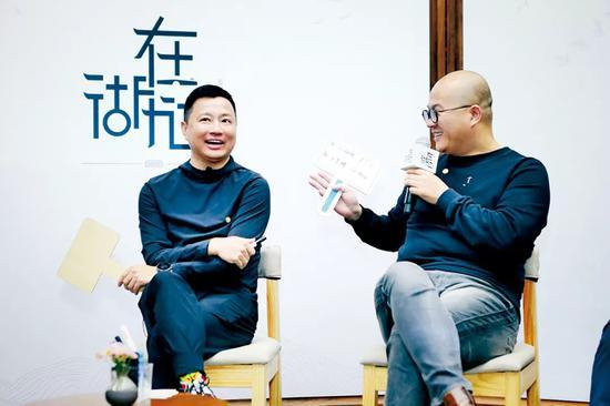 湖畔大学公开活动“在湖边”周航与王海军对话。