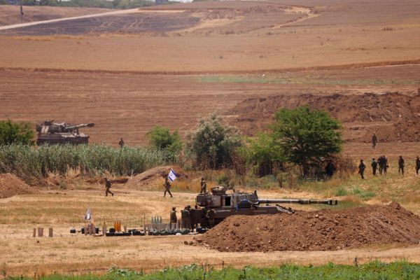 以色列炮兵部队5月17日沿与巴勒斯坦边界线部署。（法新社）