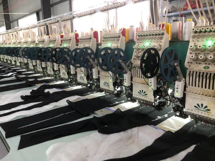 绣花生产车间。摄影/杜一兰