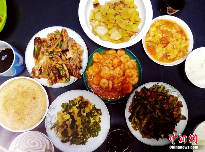 在沈阳，家常菜里也有鸡架的身影。李晛 摄