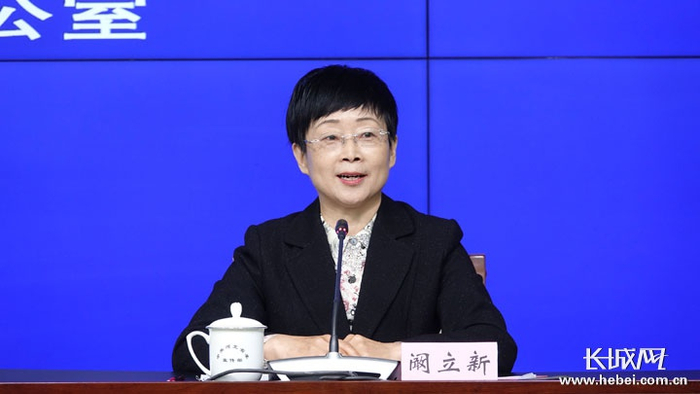 河北省第七次全国人口普查领导小组办公室常务副主任，省统计局人口就业处处长、一级调研员阚立新回答记者提问。长城网记者 王守一 摄