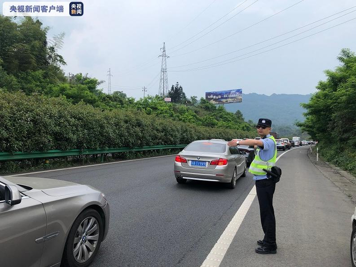  仁沐新高速返成都车辆增加