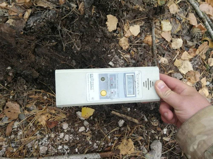 在切尔诺贝利一天的行程中，导游探测到的最大辐射指数是36.46微西弗/小时。