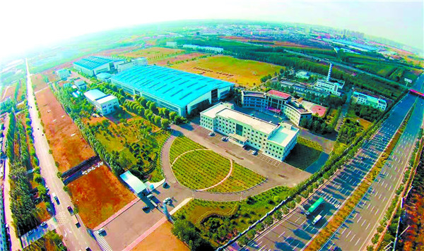 现代化的哈尔滨供水集团净水厂。