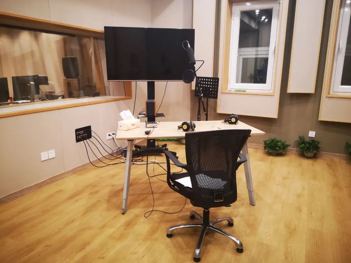 “光合积木”配音工作室录音间。摄影/本刊记者 仇广宇