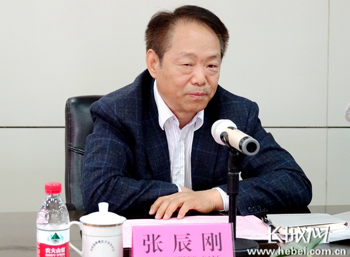 河北省国际商会副会长张辰刚希望协会积极履行“代言工商”职能，加强政策宣介解读，客观反映业界企业诉求，营造良好营商环境。长城网记者 信贺宁 摄