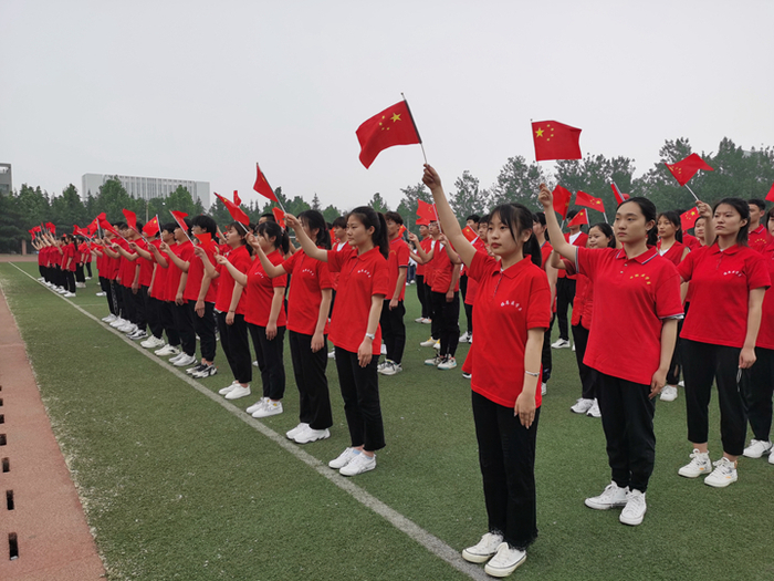 邢台医学高等专科学校拍摄录制《岁月征程》MV现场。李海涛供图