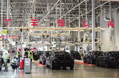 国家交通安全委员会警告称，特斯拉正在公共道路上测试先进的自动驾驶功能，这可能会带来安全隐患 新华社图